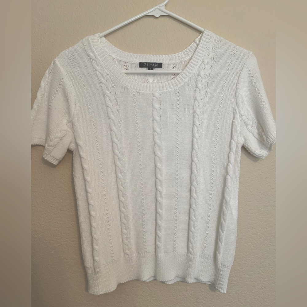 Knit white top. 21 Main brand